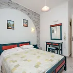 Polemis & Apartment *