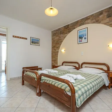 Polemis & Apartment Agia Anna (Naxos)