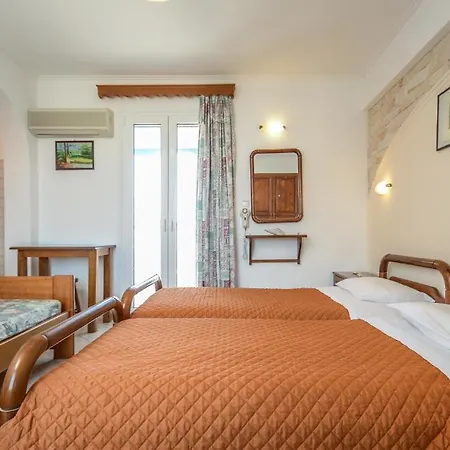 Polemis & Agia Anna (Naxos)