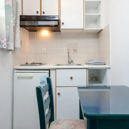 Polemis & Apartment *