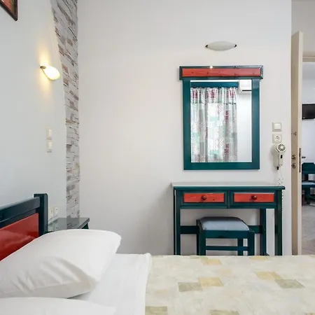 Polemis & Apartment Agia Anna (Naxos)