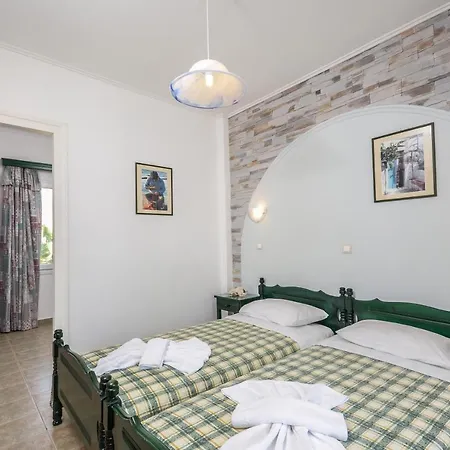 Polemis & Apartment Agia Anna (Naxos)