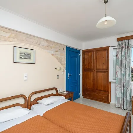 Polemis & * Agia Anna (Naxos)