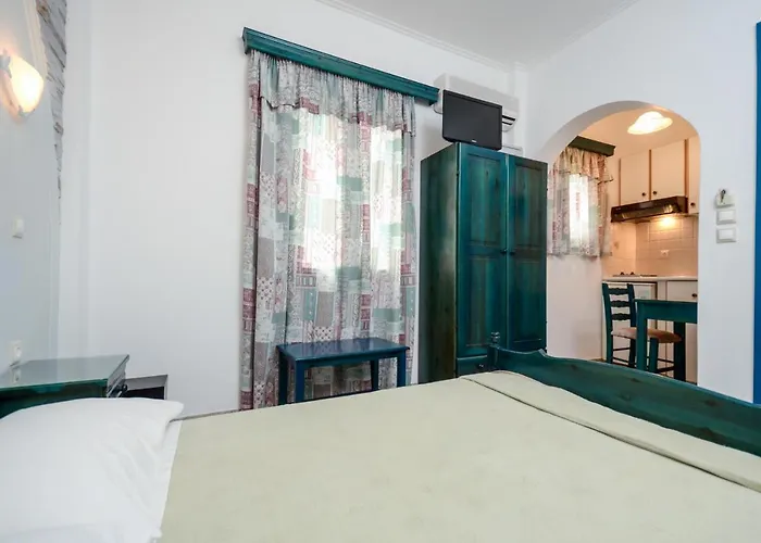 Polemis & Agia Anna (Naxos)